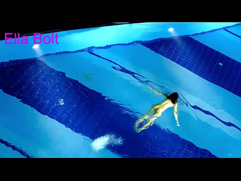 ❤️ Não consigo parar de ver, jovem loira apanhada a nadar nua na piscina da estância balnear ELLA BOLT ️ Porno real em pt.vegasservice.ru ❌️❤