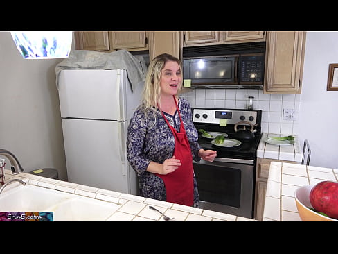 ❤️ A madrasta a ordenhá-lo na cozinha antes do seu encontro ️ Porno real em pt.vegasservice.ru ❌️❤